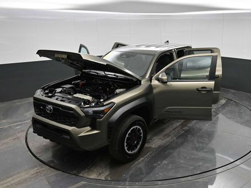 Used 2024 Toyota Tacoma TRD Off-Road image 40