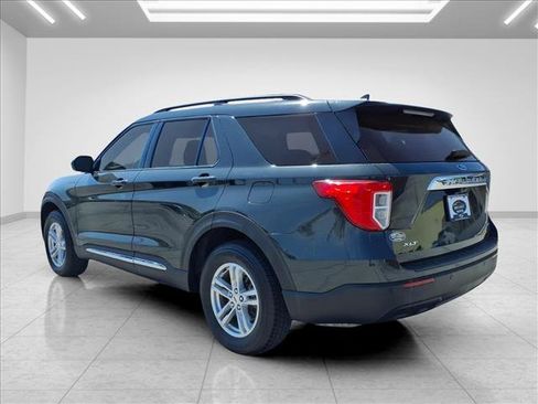 Used 2023 Ford Explorer XLT AWD/4WD image 8