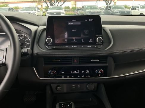 Used 2025 Nissan Rogue SV FWD image 21