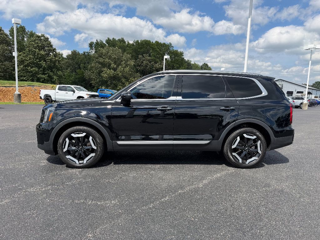 Used 2024 Kia Telluride S w/ S Sunroof Package FWD image 5