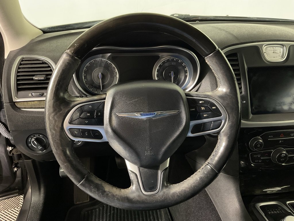 Used 2019 Chrysler 300 Limited AWD/4WD image 25