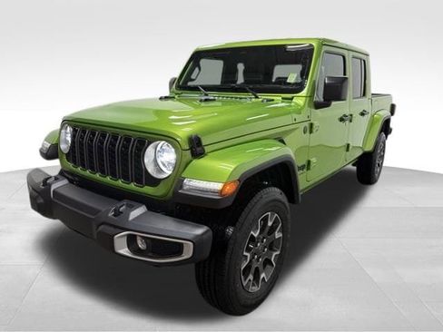 New 2026 Jeep Gladiator Sahara image 2