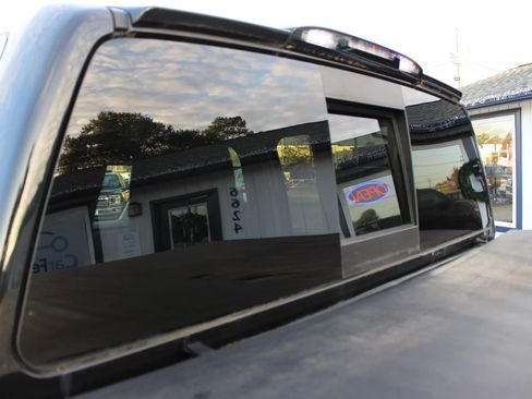 Used 2017 Nissan Titan S image 19