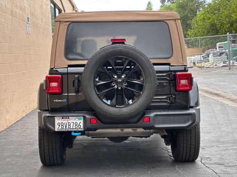 Used 2022 Jeep Wrangler Unlimited Sahara AWD/4WD image 7