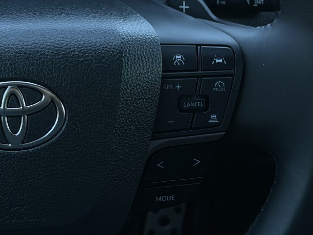 Used 2025 Toyota Camry XSE FWD image 15