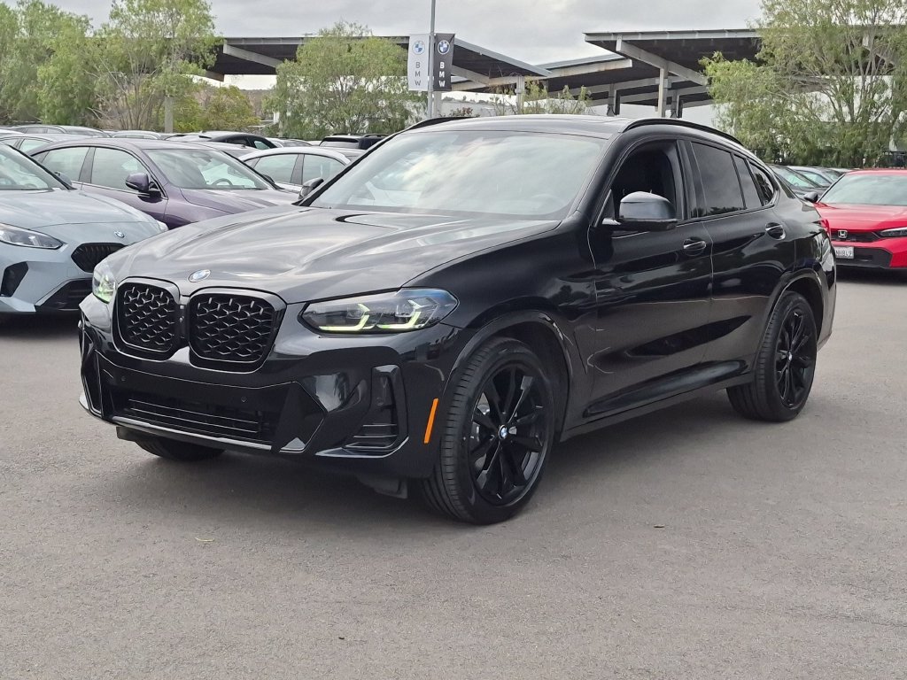 Certified 2025 BMW X4 xDrive30i w/ Premium Package AWD/4WD image 2