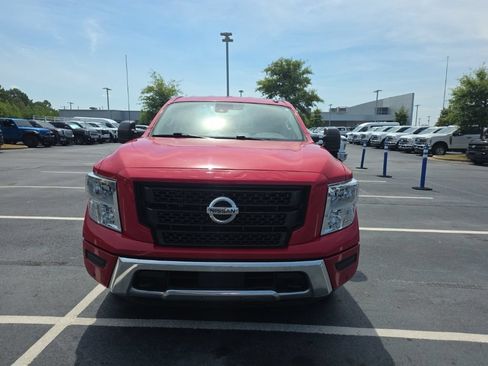 Used 2021 Nissan Titan SV w/ SV Convenience Package RWD image 3