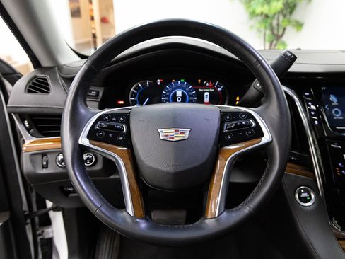 Used 2017 Cadillac Escalade Premium Luxury image 18