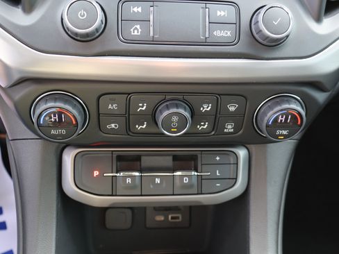 Used 2023 GMC Acadia AT4 w/ Preferred Package image 33