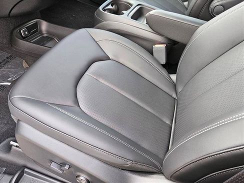 New 2027 Chrysler Pacifica Select FWD image 4