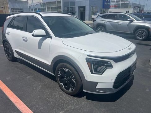 Used 2023 Kia Niro Wave w/ Wave Preserve Package FWD image 7