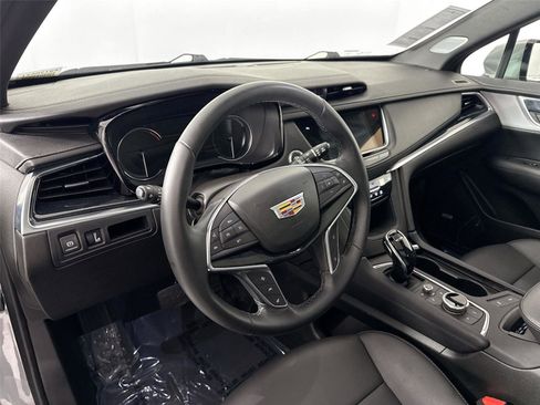 Used 2025 Cadillac XT5 Premium Luxury image 13