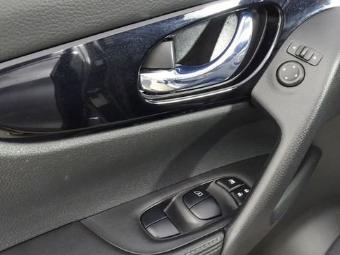 Used 2020 Nissan Rogue Sport SV AWD/4WD image 17