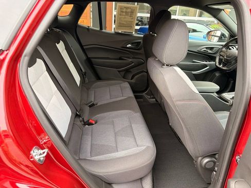 Used 2025 Chevrolet Trax RS w/ Driver Confidence Package FWD image 16