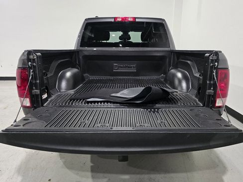 Used 2022 RAM 1500 Classic SLT image 28