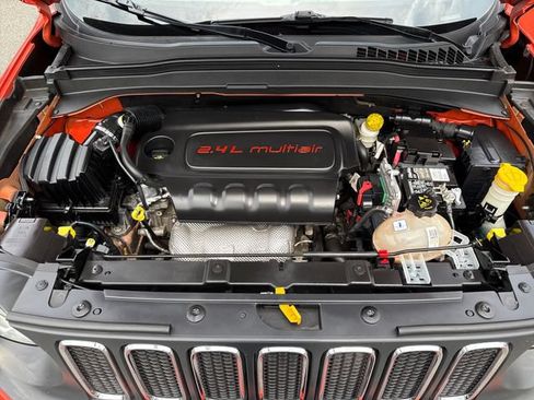 Used 2015 Jeep Renegade Latitude w/ Popular Equipment Group FWD image 27