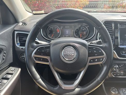 Used 2019 Jeep Cherokee Limited w/ Luxury Group image 16