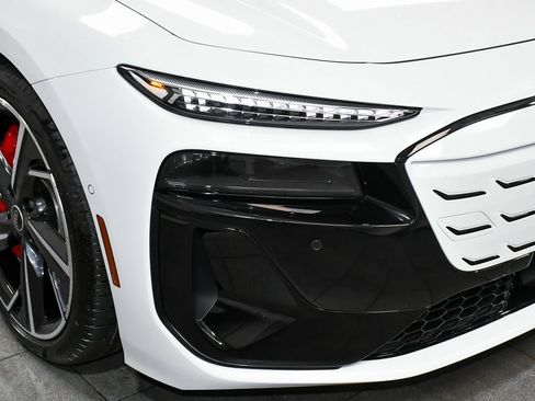 Used 2025 Audi S6 e-tron Prestige w/ 21" Black Optic Package image 81