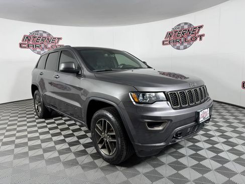 Used 2016 Jeep Grand Cherokee Laredo 75th Anniversary AWD/4WD image 9