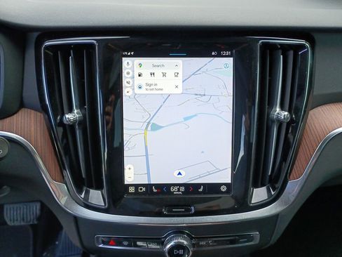 Used 2025 Volvo V60 B5 Cross Country Plus image 19