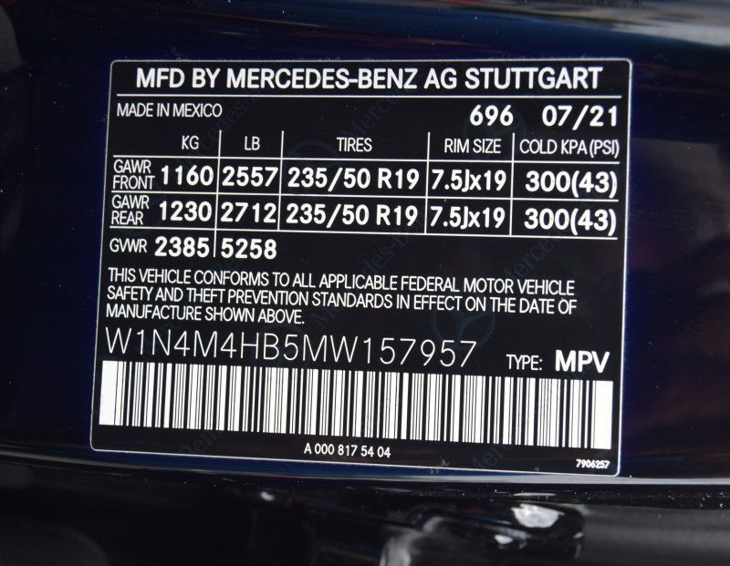Used 2021 Mercedes-Benz GLB 250 4MATIC w/ Premium Package image 40