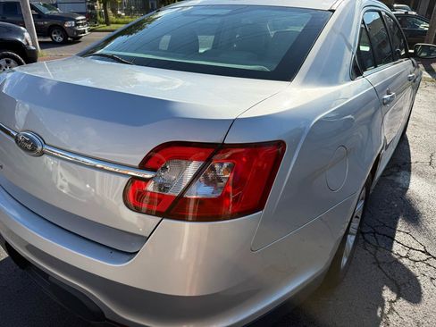 Used 2011 Ford Taurus SE FWD image 11