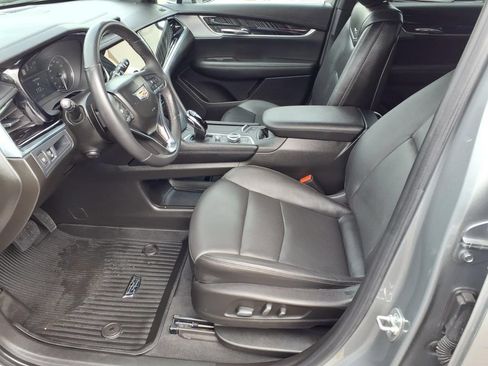 Used 2024 Cadillac XT6 Premium Luxury w/ LPO, Floor Liner Package FWD image 9