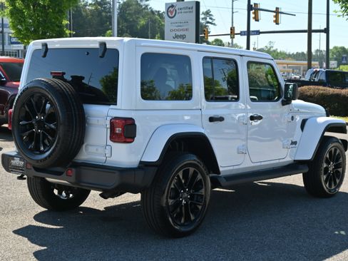 Used 2025 Jeep Wrangler Sahara image 15
