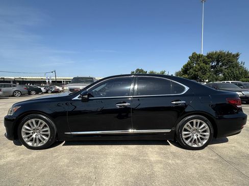 Used 2013 Lexus LS 460 w/ Comfort Pkg RWD image 2