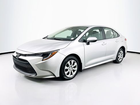Used 2026 Toyota Corolla LE image 3