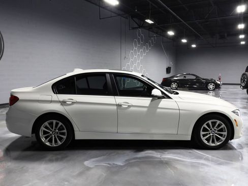 Used 2017 BMW 320i xDrive Sedan AWD/4WD image 8