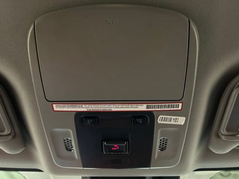 Used 2020 Toyota Camry SE FWD image 25