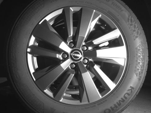 Used 2025 Nissan Pathfinder SV FWD image 17