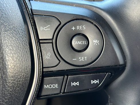 Used 2021 Toyota Venza Limited image 38