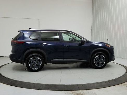 Used 2025 Nissan Rogue SV w/ SV Premium Package image 8