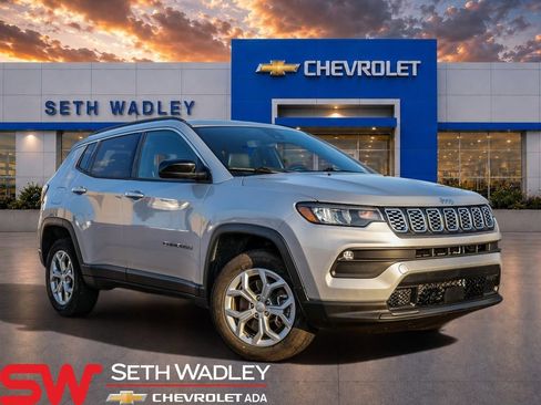 Used 2024 Jeep Compass Latitude AWD/4WD image 1