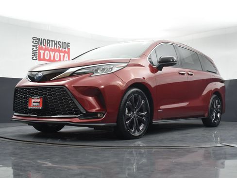 Used 2021 Toyota Sienna XSE FWD image 36