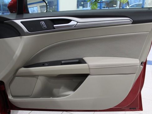 Used 2020 Ford Fusion SE image 22