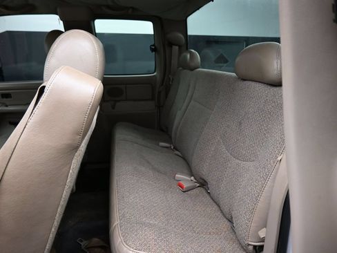 Used 2005 Chevrolet Silverado 2500 W/T w/ Heavy-Duty Power Package AWD/4WD image 22