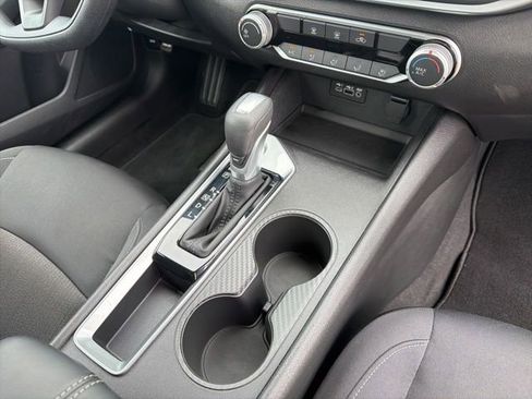 Used 2025 Nissan Altima 2.5 S FWD image 11