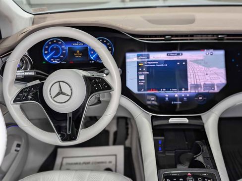 Certified 2023 Mercedes-Benz EQS 580 4MATIC SUV image 5