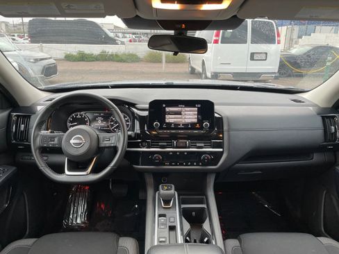 Used 2025 Nissan Pathfinder SV image 36