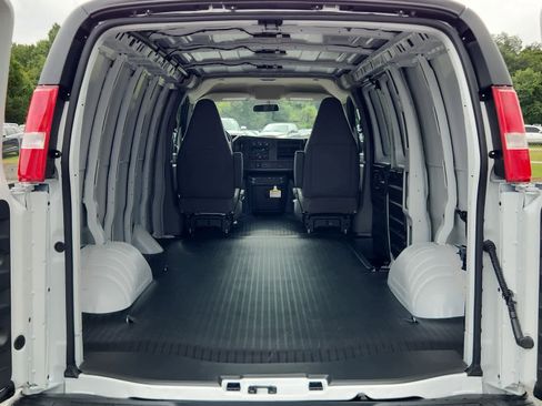 New 2025 GMC Savana 2500 image 15