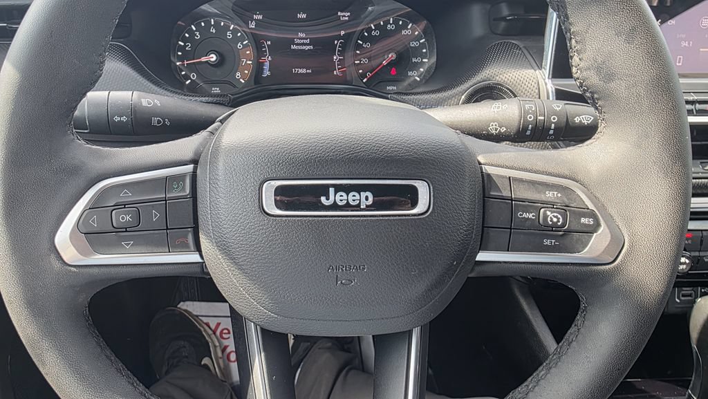 Used 2025 Jeep Compass Latitude w/ Convenience Group AWD/4WD image 18
