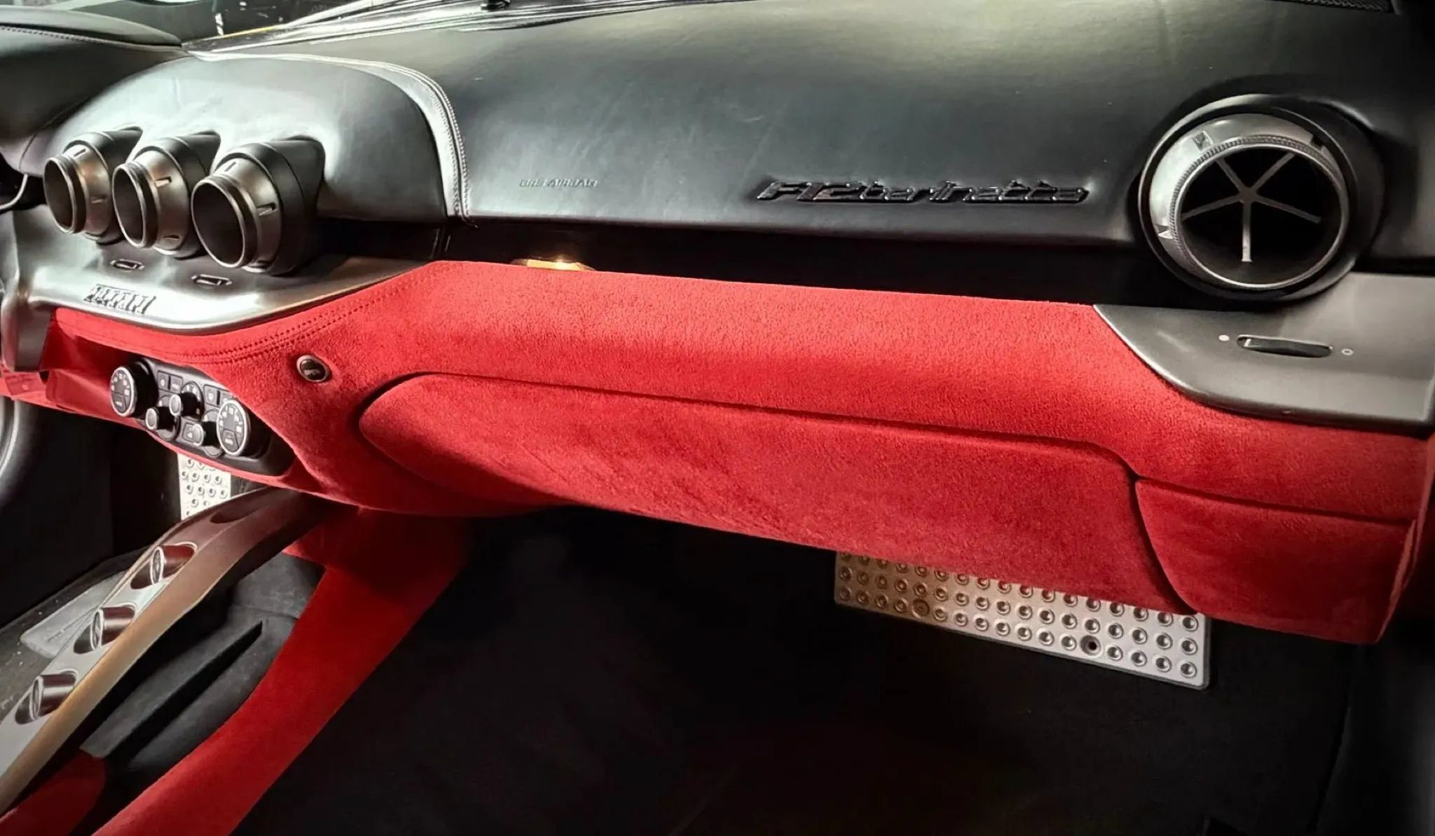 Used 2015 Ferrari F12 Berlinetta RWD image 33