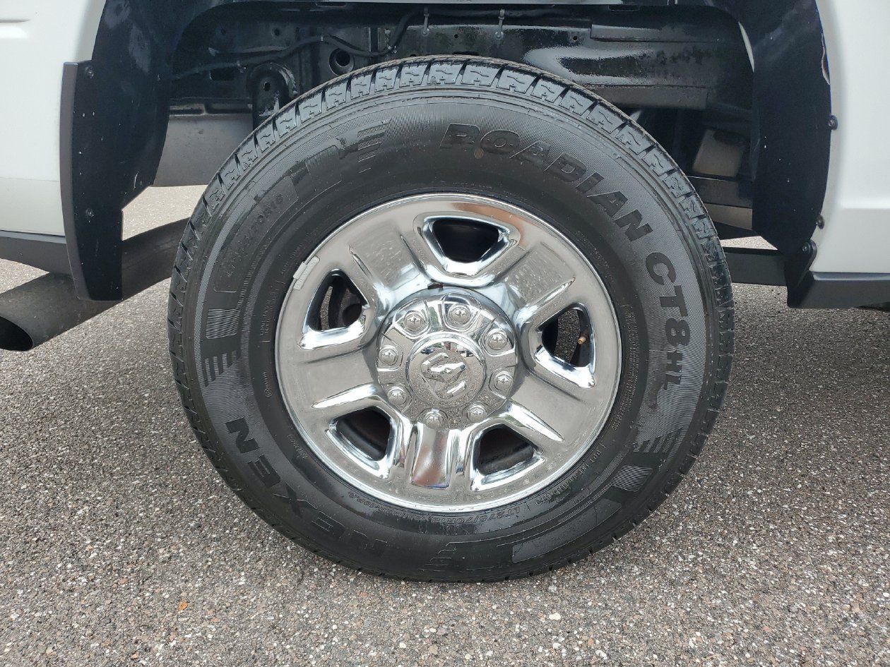 Used 2023 RAM 2500 Tradesman w/ Chrome Appearance Group AWD/4WD image 5