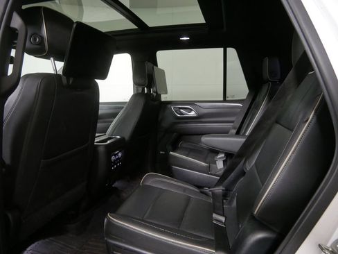 Used 2021 GMC Yukon SLT w/ SLT Premium Package AWD/4WD image 16
