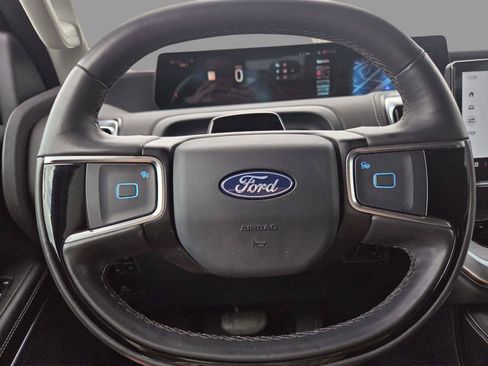 Used 2025 Ford Expedition Platinum w/ Driver's Package AWD/4WD image 25
