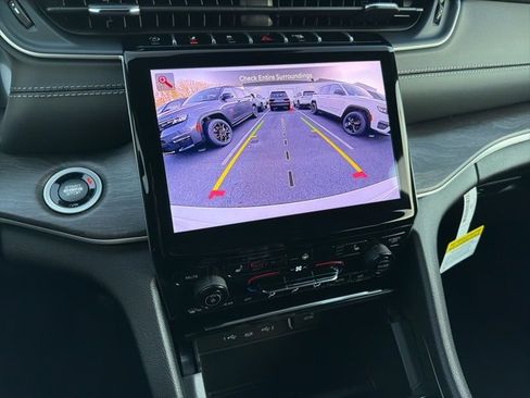 New 2025 Jeep Grand Cherokee Limited image 14