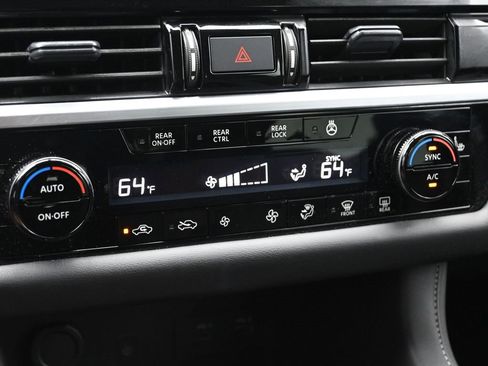 Used 2025 Nissan Pathfinder SL image 15